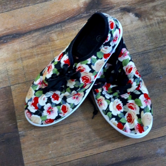 Source Unknown Shoes - Flower Print Sneakers